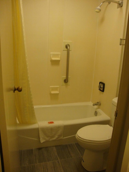 Econo Lodge Inn & Suites Jackson image 1