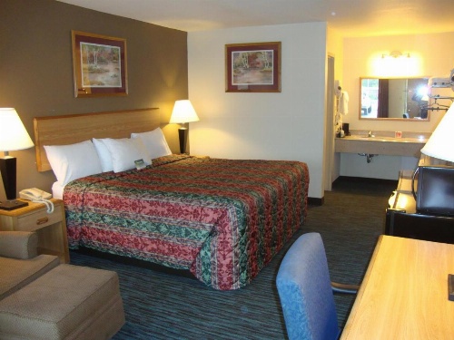 Econo Lodge Inn & Suites Jackson image 10