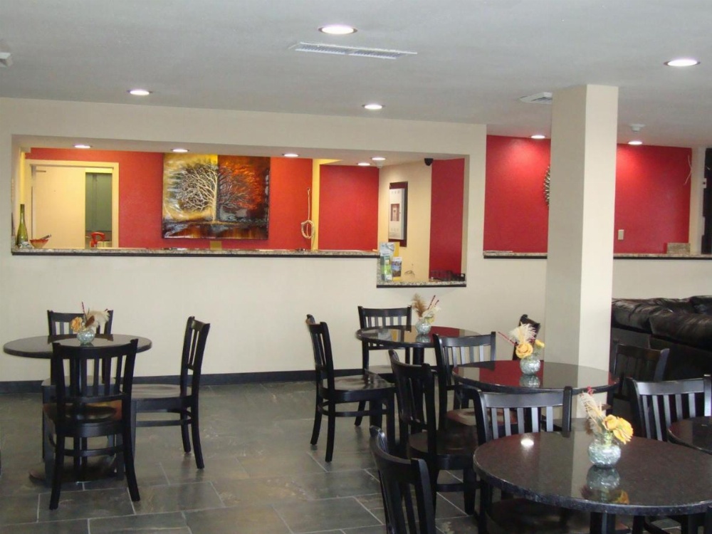 Econo Lodge Inn & Suites Jackson Image 14