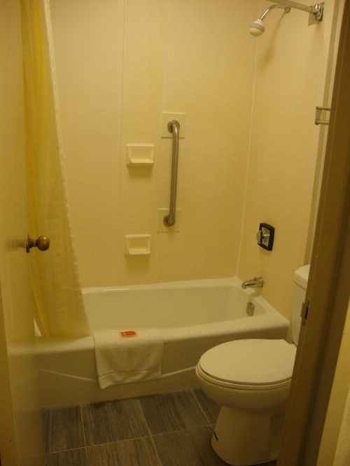 Econo Lodge Inn & Suites Jackson image 8